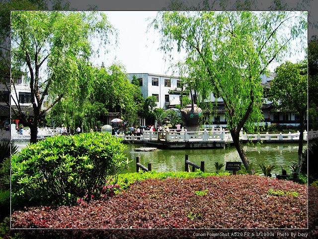 定园内的水上游廊。 定园内的水上游廊。