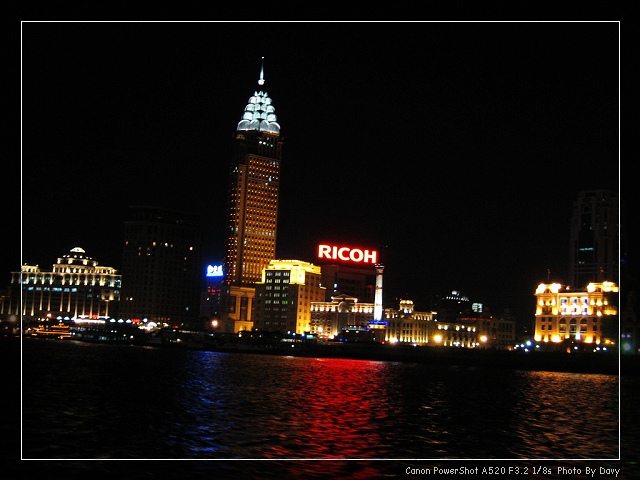 上海,外滩,夜景。仅仅几字,仅仅一张图片,即刻就能让人感觉到梦幻般的美丽景色。 上海,外滩,夜景。仅仅几字,仅仅一张图片,即刻就能让人感觉到梦幻般的美丽景色。